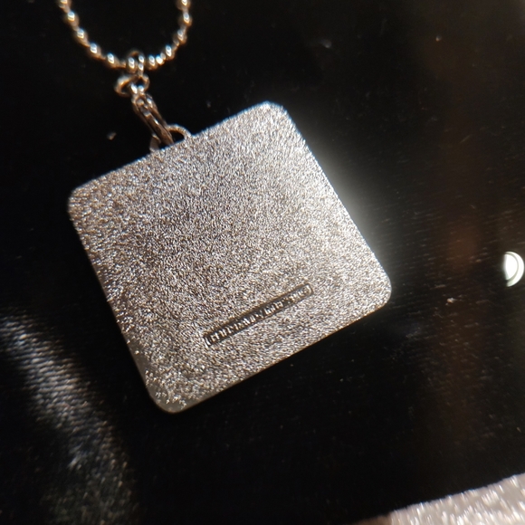 Show off your team spirit with this Boston Red Sox pendant from The Boston Globe - Picture 4 of 8